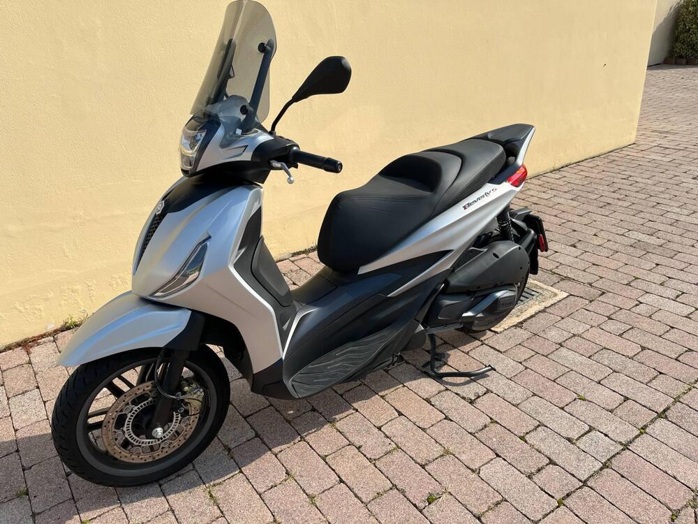 Piaggio Beverly 300 S (2021) (2)