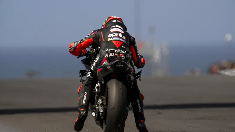 MotoGP 2025. GP dell'Australia. S&igrave;, &egrave; possibile che la gara lunga a Phillip Island sia fatta di sabato (o posticipata la domenica), causa forte vento [VIDEO]