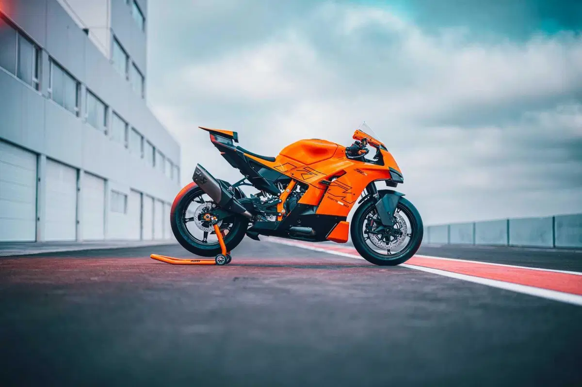 KTM 990 RC R: si torna alle sportive (2)