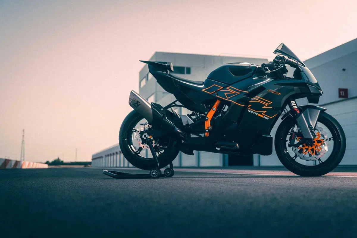 KTM 990 RC R: si torna alle sportive (3)