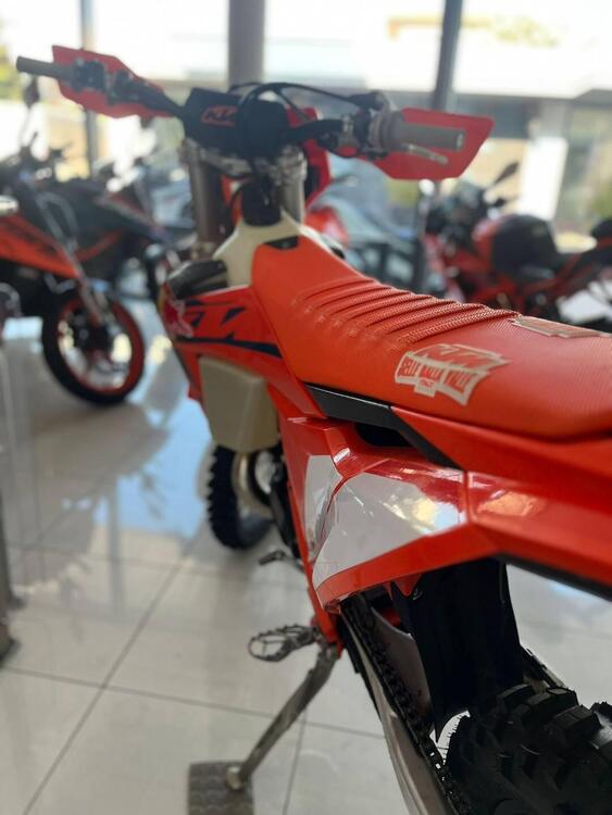 KTM 300 EXC Champion Edition (2025) (4)