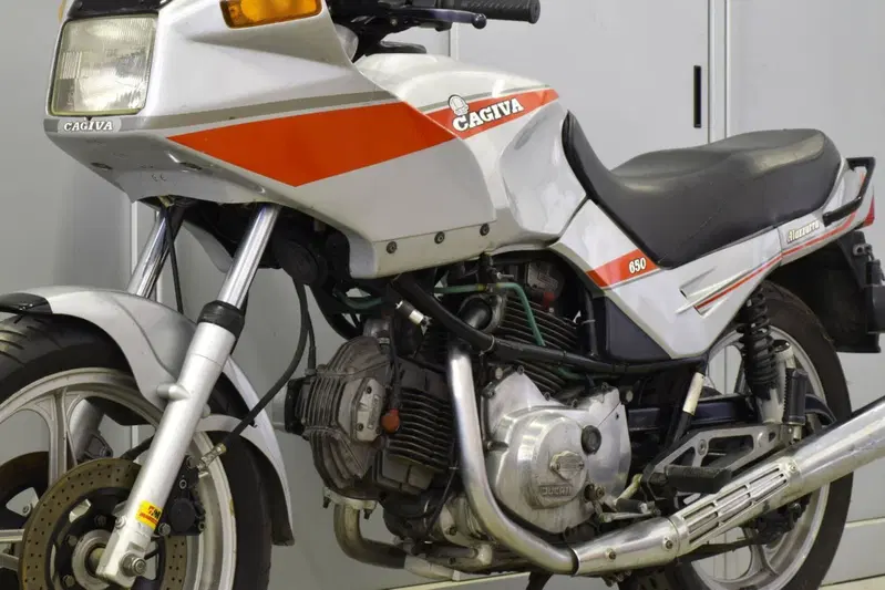 Cagiva Alazzurra 650 (3)