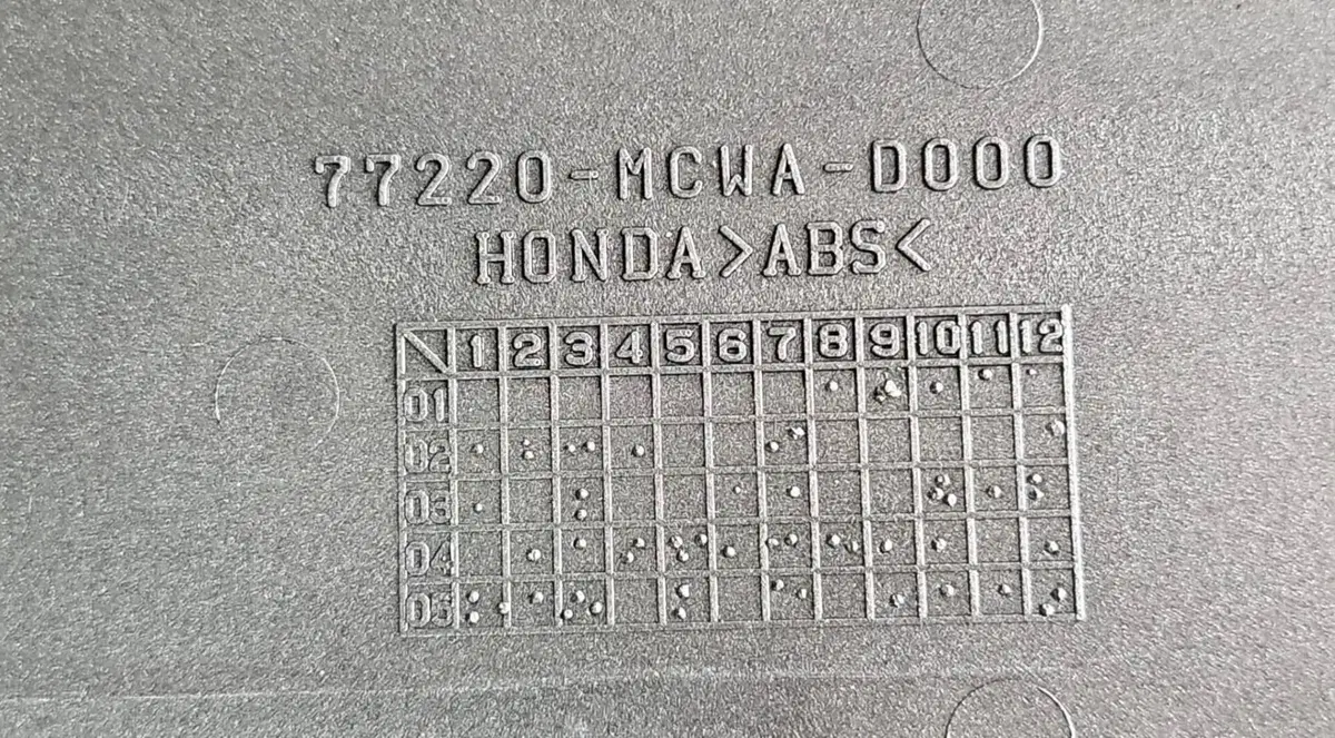 Unghia coprisella VFR 800 grigio Honda (2)