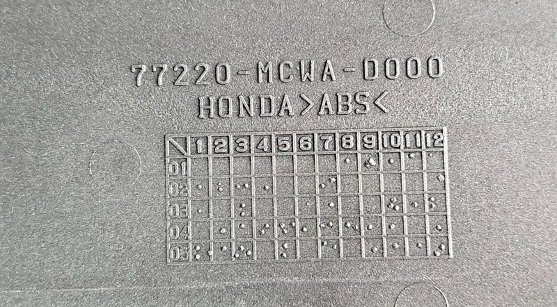 Unghia coprisella VFR 800 grigio Honda (2)