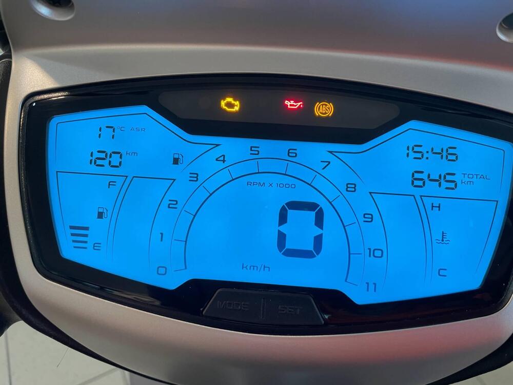 Piaggio Medley 200 (2025) (2)