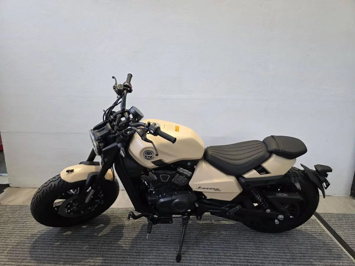 Benelli Leoncino 400 Bobber (2026) (2)