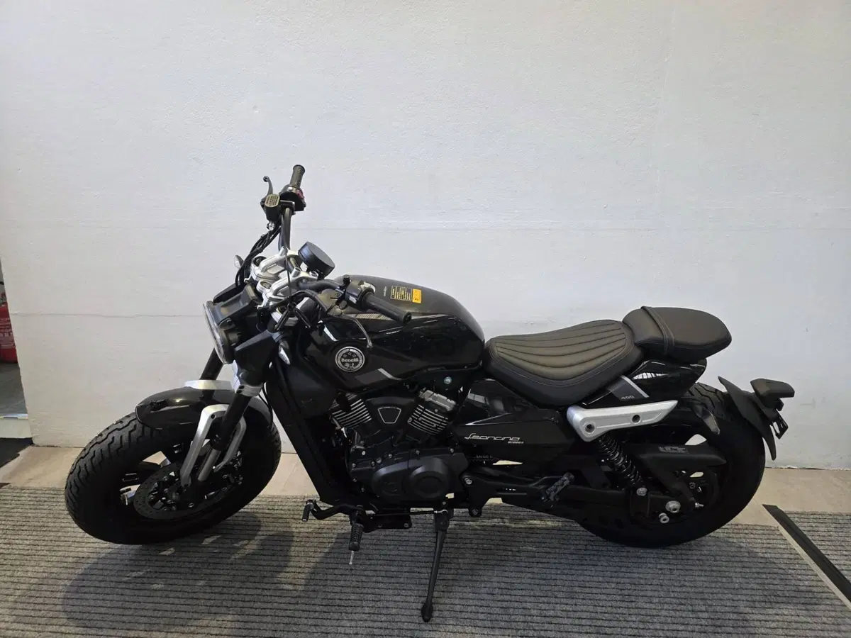 Benelli Leoncino 400 Bobber (2026) (2)