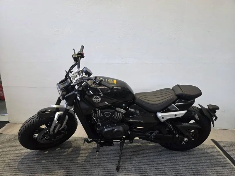 Benelli Leoncino 400 Bobber (2026) (2)