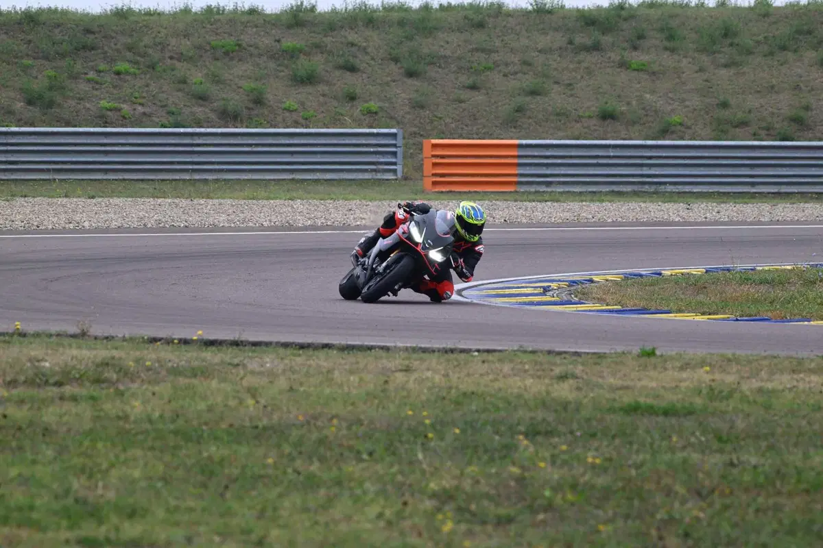 Aprilia RS 660 Factory test: la regina delle sportive medie? Pro e Contro [VIDEO E GALLERY] (13)