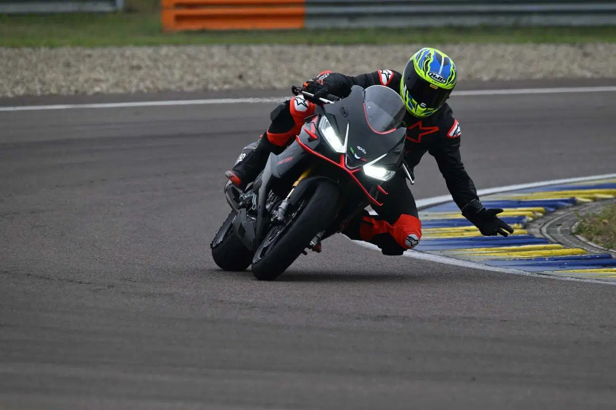 Aprilia RS 660 Factory test: la regina delle sportive medie? Pro e Contro [VIDEO E GALLERY] (16)