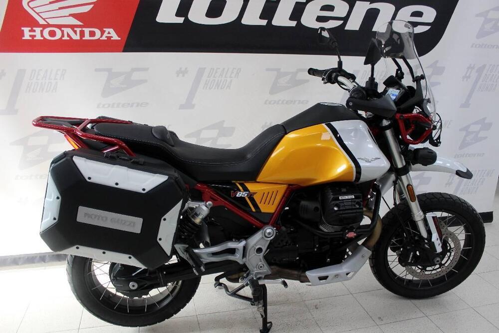 Moto Guzzi V85 TT Evocative Graphics (2021 - 23) (2)