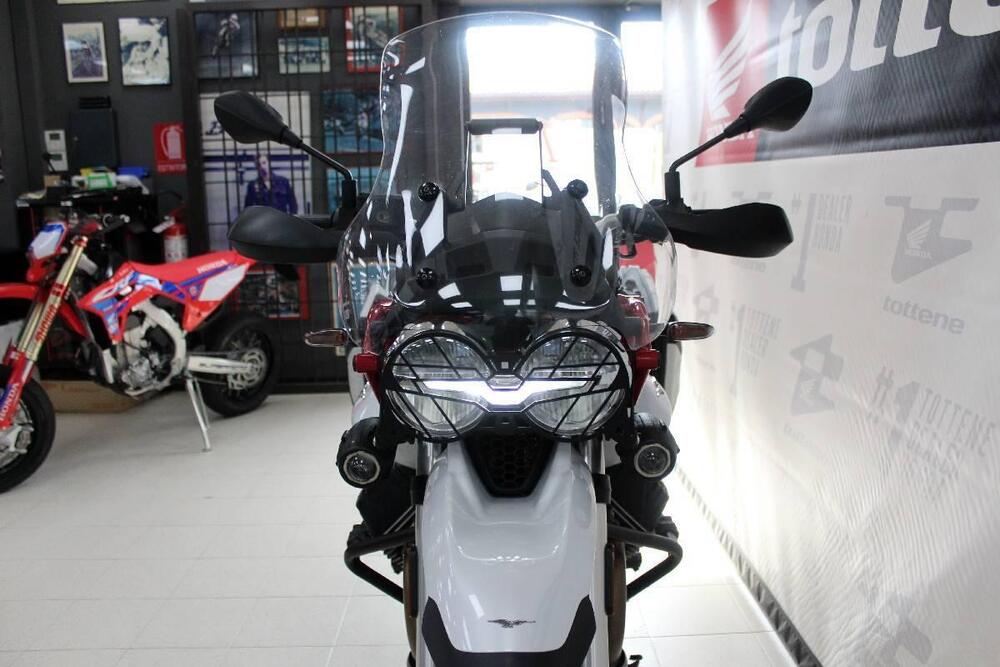 Moto Guzzi V85 TT Evocative Graphics (2021 - 23) (4)