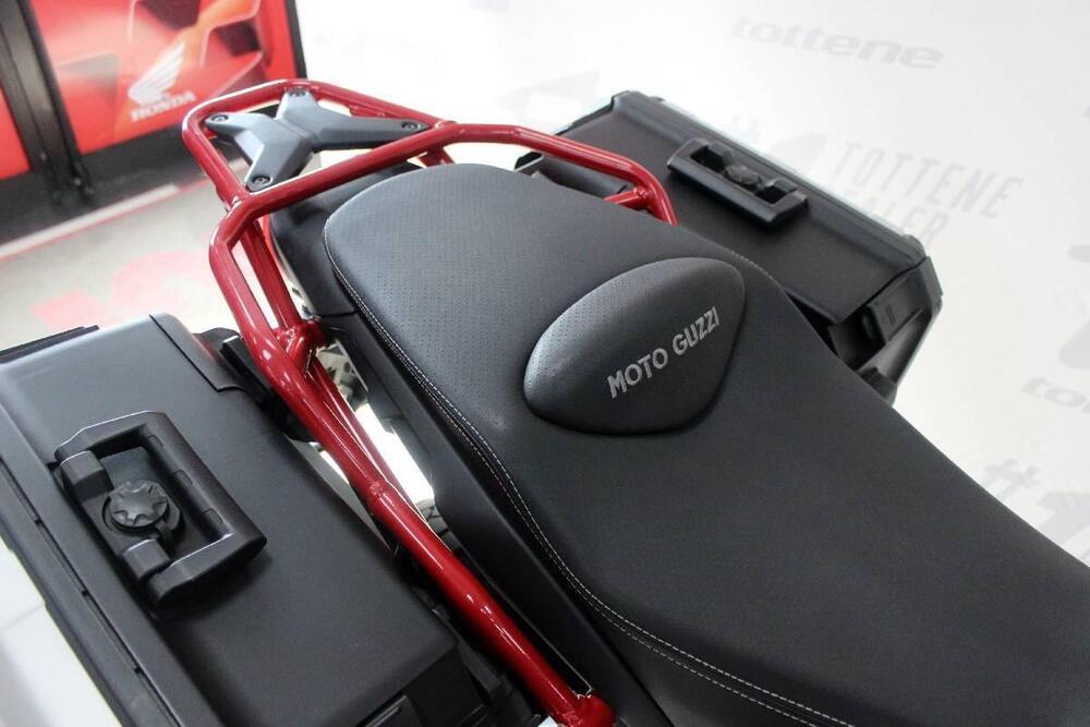 Moto Guzzi V85 TT Evocative Graphics (2021 - 23) (5)