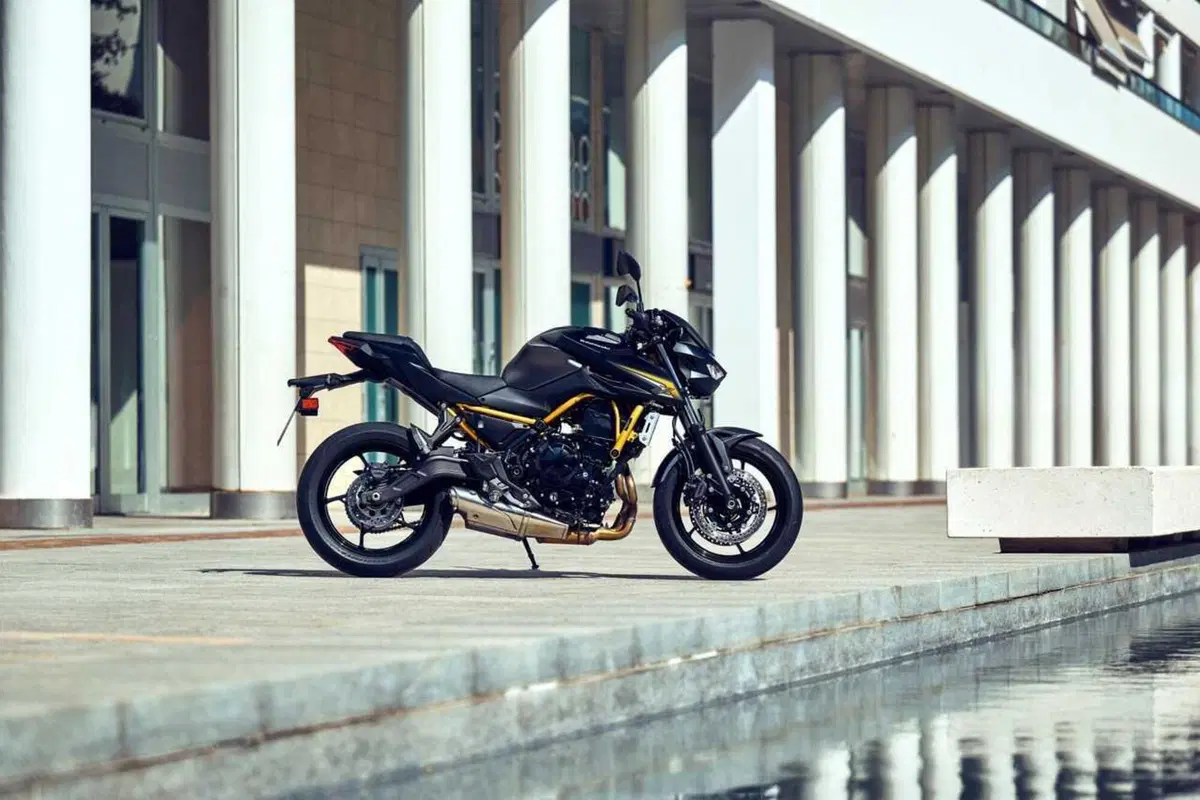 Kawasaki Z650 S 2026: pi&ugrave; tecnologia ed ergonomia per la naked media giapponese