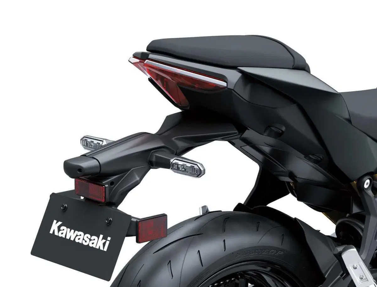 Kawasaki Z650 S 2026: più tecnologia ed ergonomia per la naked media giapponese (13)