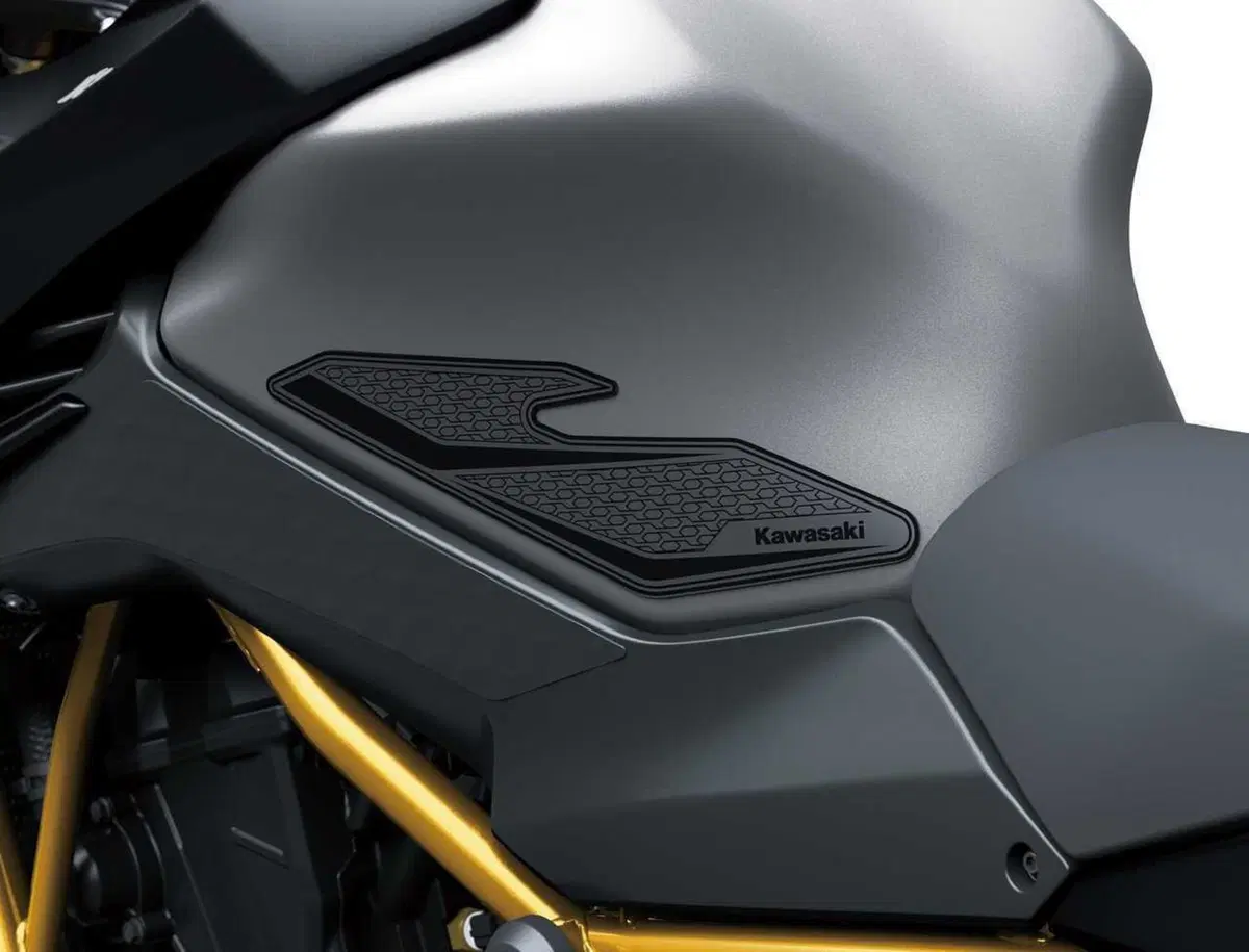 Kawasaki Z650 S 2026: più tecnologia ed ergonomia per la naked media giapponese (27)