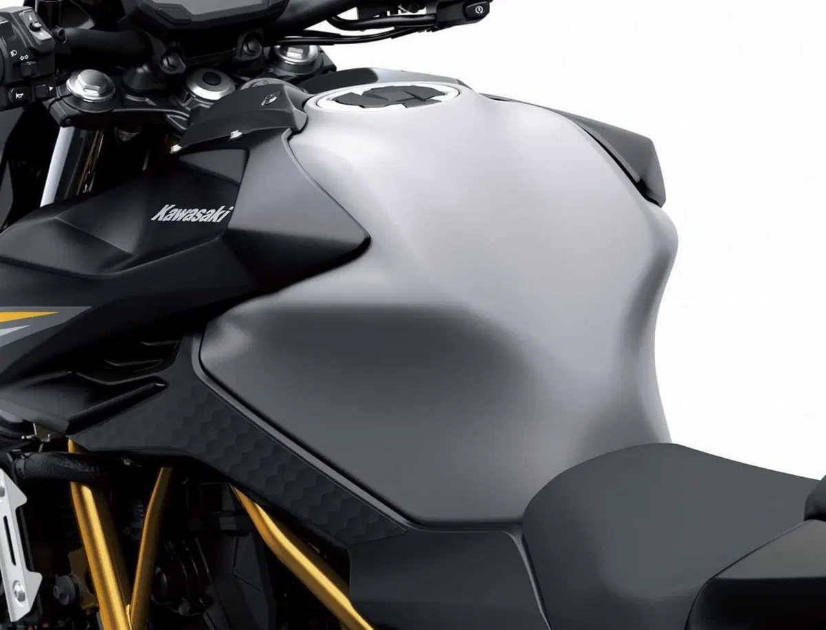 Kawasaki Z650 S 2026: più tecnologia ed ergonomia per la naked media giapponese (35)