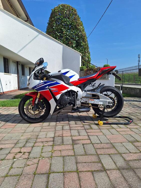 Honda CBR 1000 RR Fireblade (2012 - 16) (2)