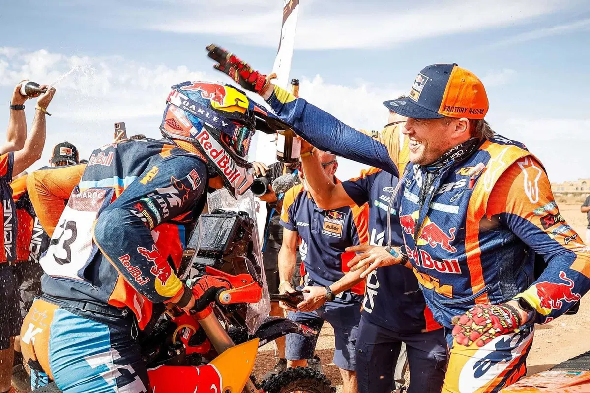 Rally-Raid. Marocco, Finale. Colpi di scena. Vincono Schareina e Loeb, trionfano Sanders e Moraes [VIDEO] (11)