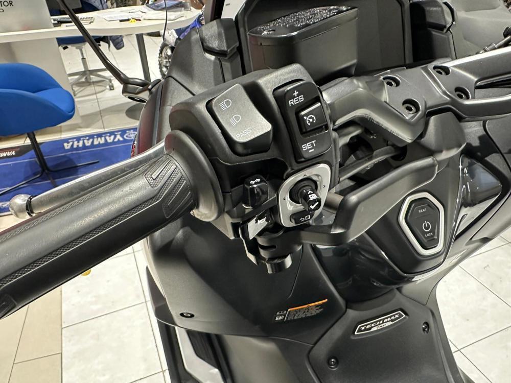 Yamaha T-Max 560 Tech Max (2022 - 24) (4)