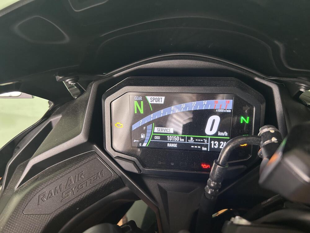 Kawasaki Ninja ZX-4R (2024 - 26) (5)