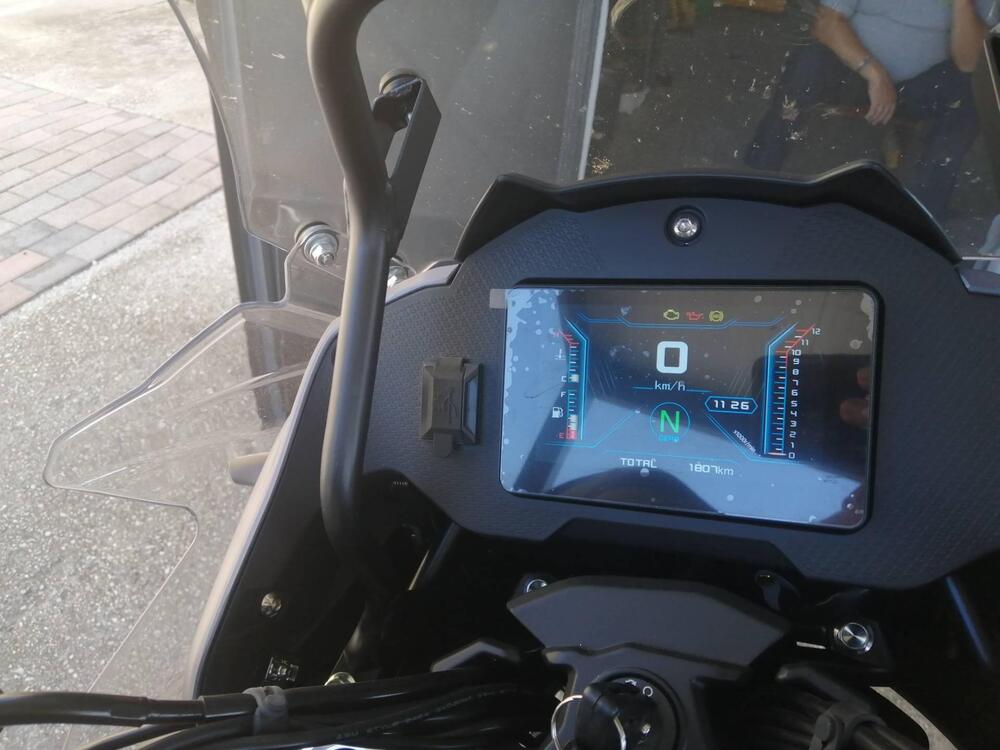 QJ Motor SRT 700 SX (2025) (3)