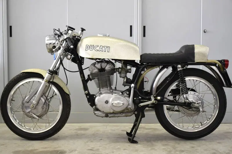Ducati Mark 3 450 Desmo (2)