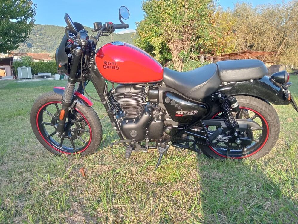 Royal Enfield Meteor 350 Fireball (2021 - 25) (4)
