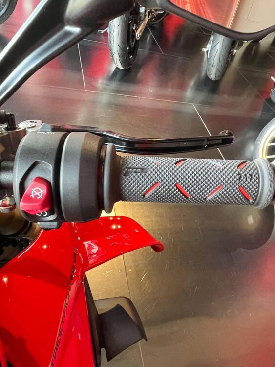 Ducati Streetfighter V4 S (2025) (2)