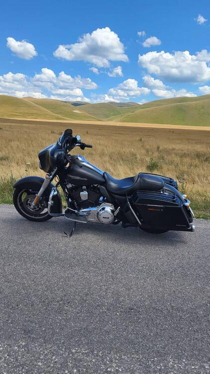 Harley-Davidson 1690 Street Glide (2011 - 13) - FLHX (4)
