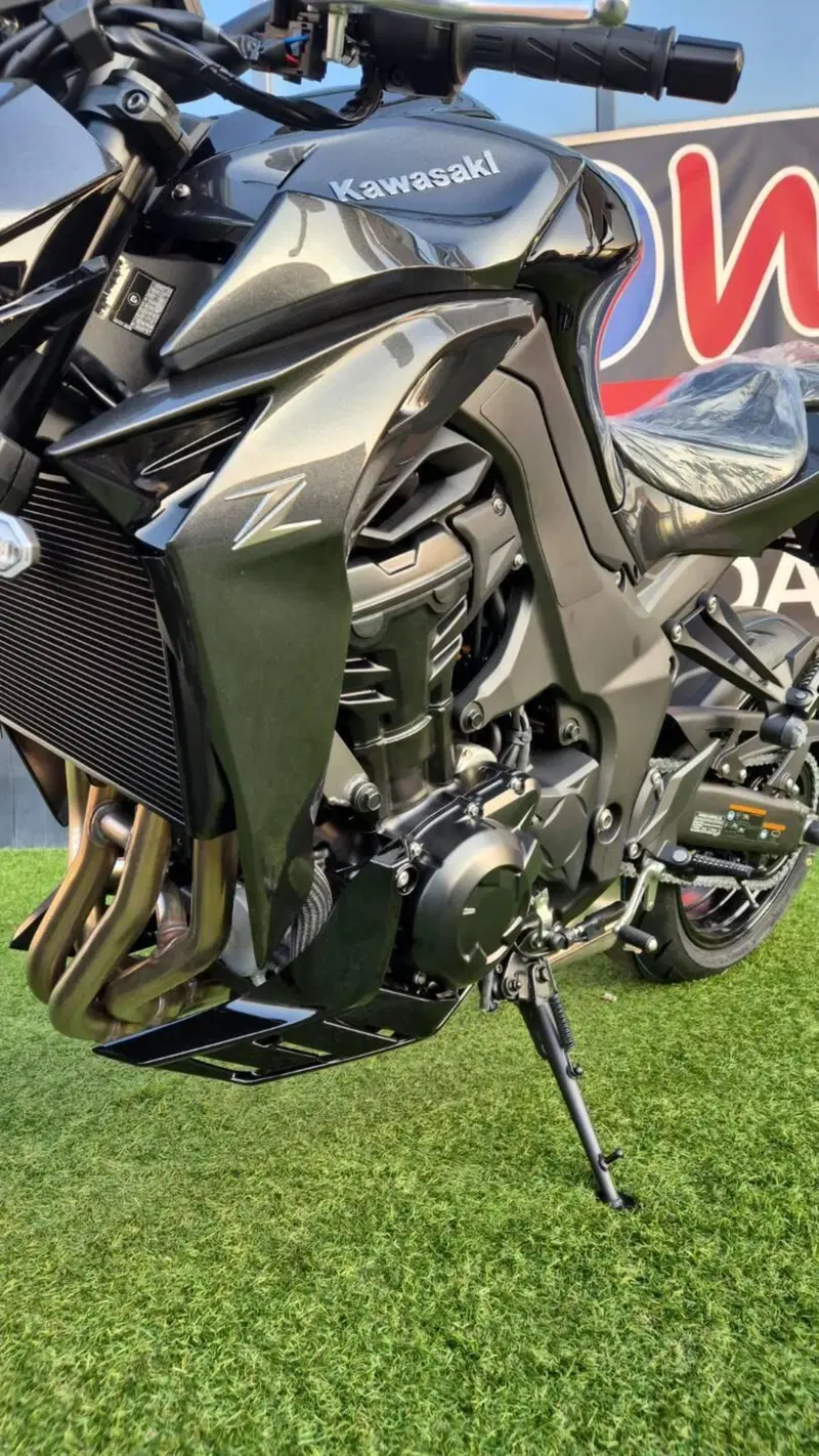 Kawasaki Z 1100 (2026) (3)