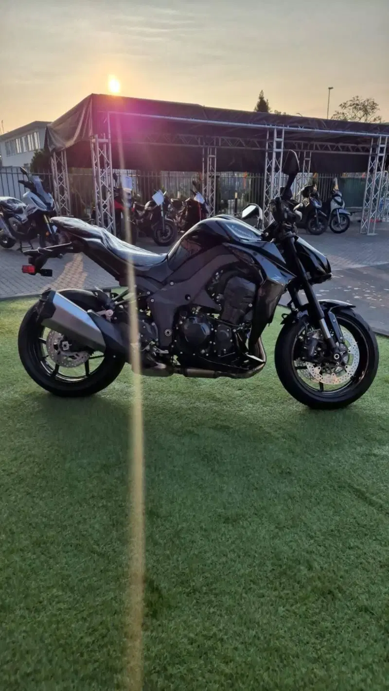 Kawasaki Z 1100 (2026) (4)