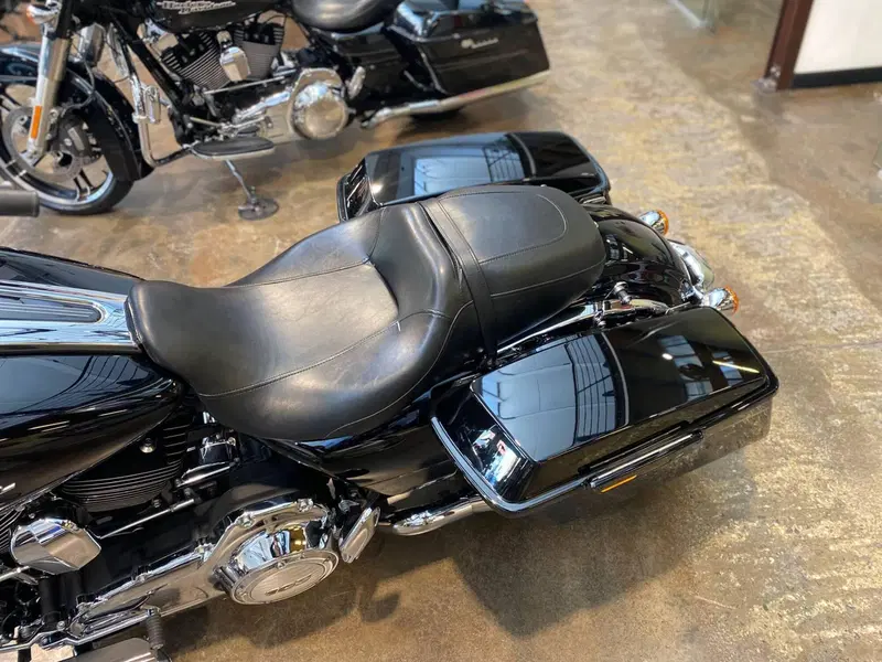 Harley-Davidson 1690 Street Glide (2011 - 13) - FLHX (6)