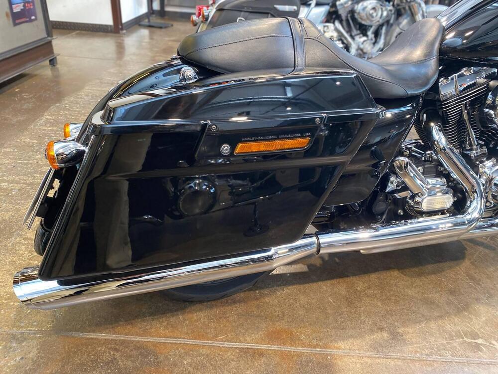 Harley-Davidson 1690 Street Glide (2011 - 13) - FLHX (4)