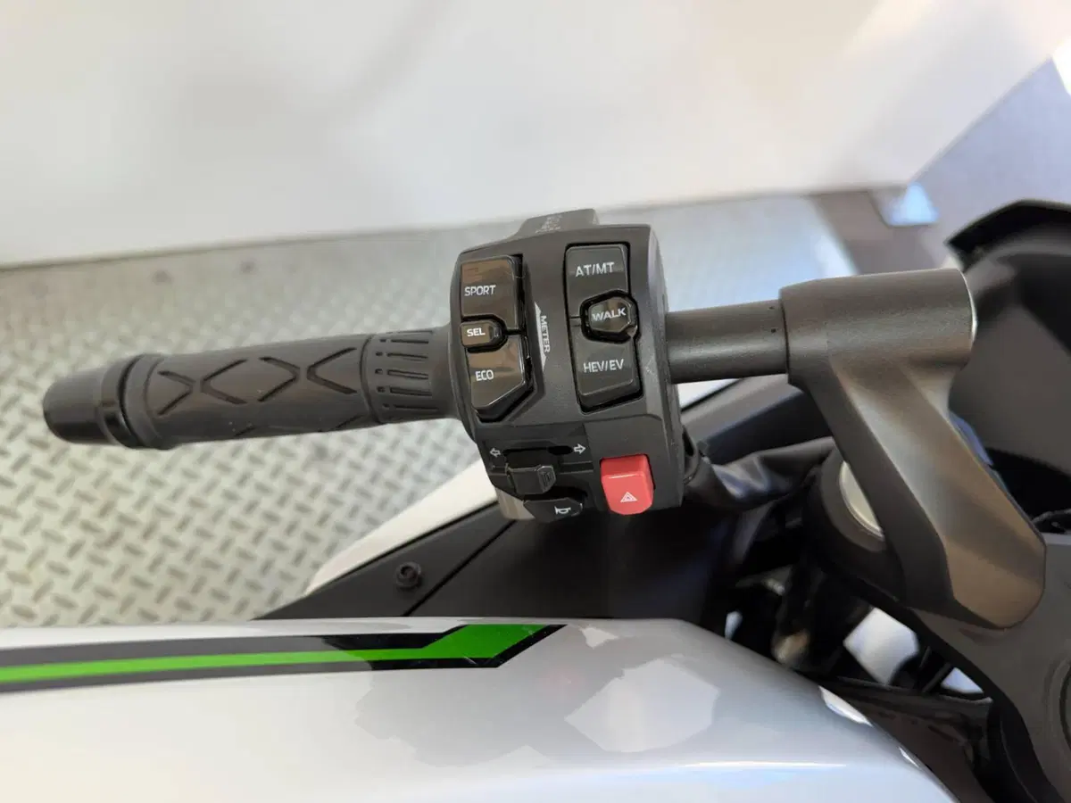 Kawasaki Ninja 7 Hybrid (2024 - 26) (4)