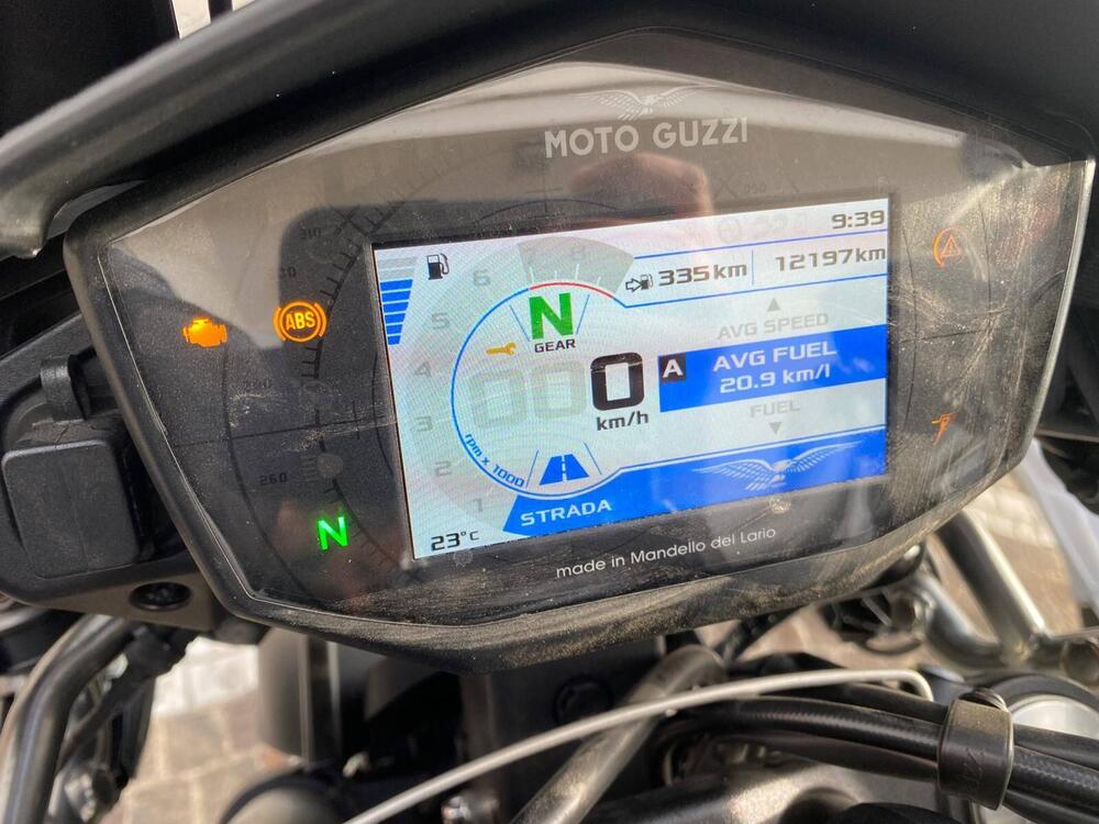 Moto Guzzi V85 TT (2021 - 23) (3)