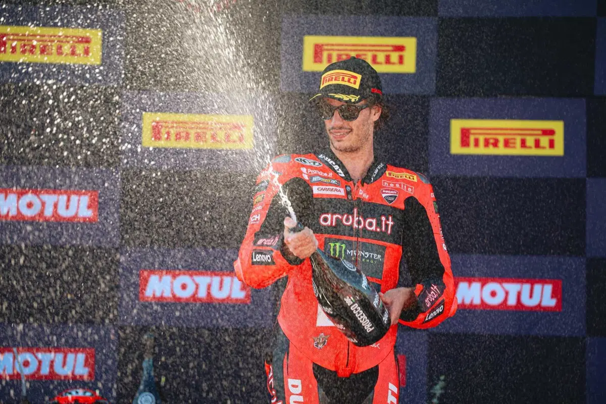 SBK 2025. GP di Spagna. Nicolò Bulega domina Gara1 a Jerez! (15)