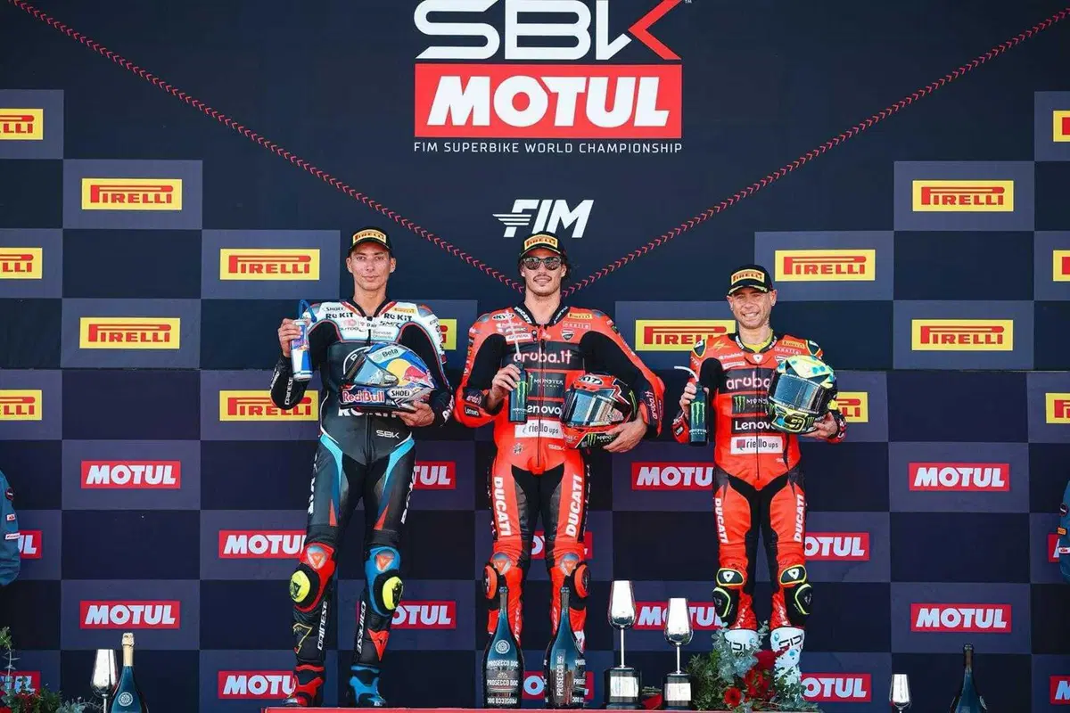 SBK 2025. GP di Spagna. Nicolò Bulega domina Gara1 a Jerez! (16)