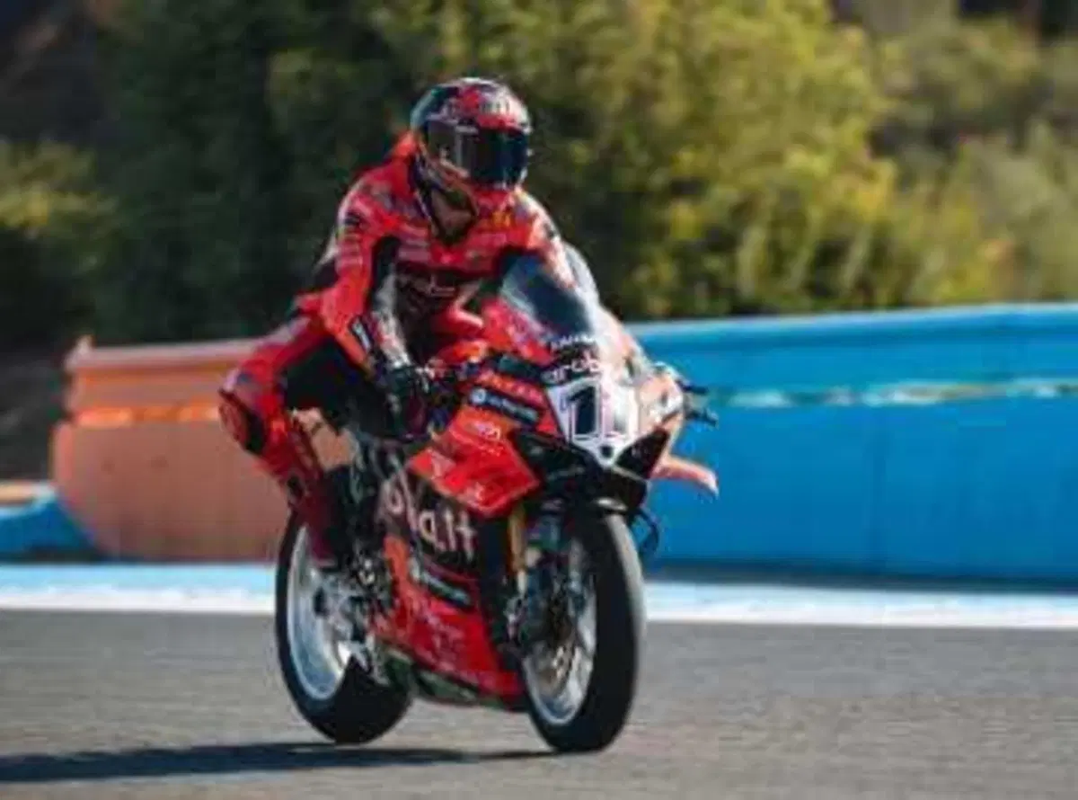 SBK 2025. GP di Spagna. Nicolò Bulega domina Gara1 a Jerez! (19)