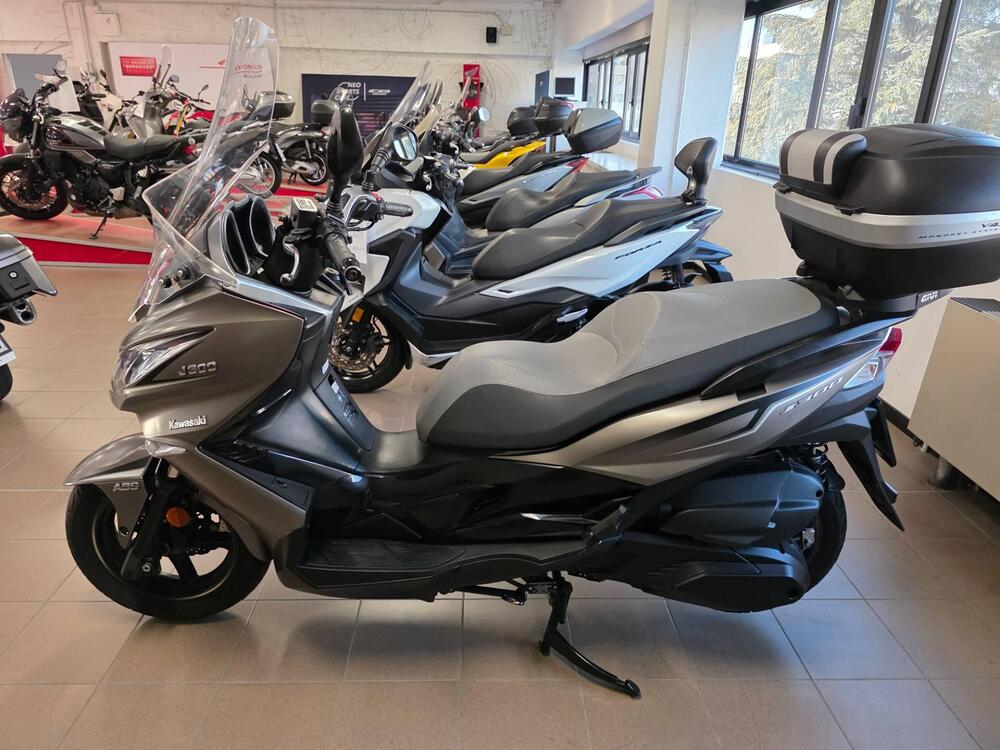 Kawasaki J 300 (2017 - 21) (5)