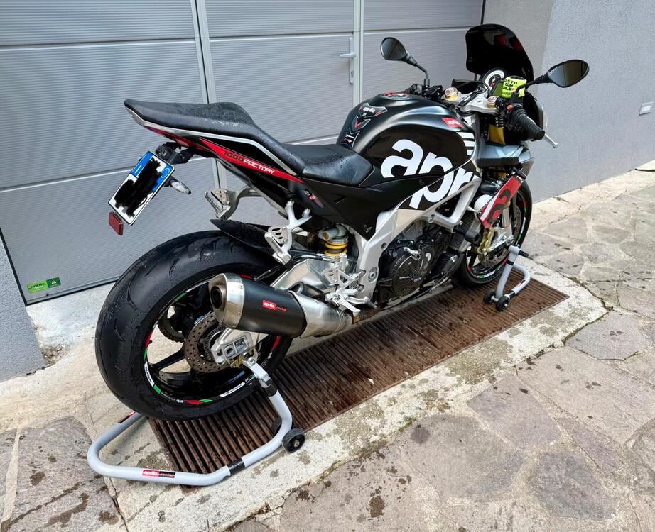 Aprilia Tuono V4 R APRC (2011 - 13) (4)