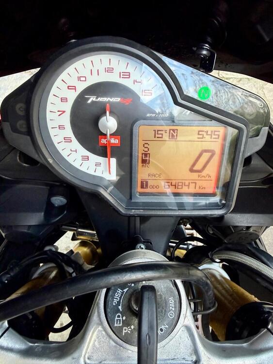 Aprilia Tuono V4 R APRC (2011 - 13) (5)