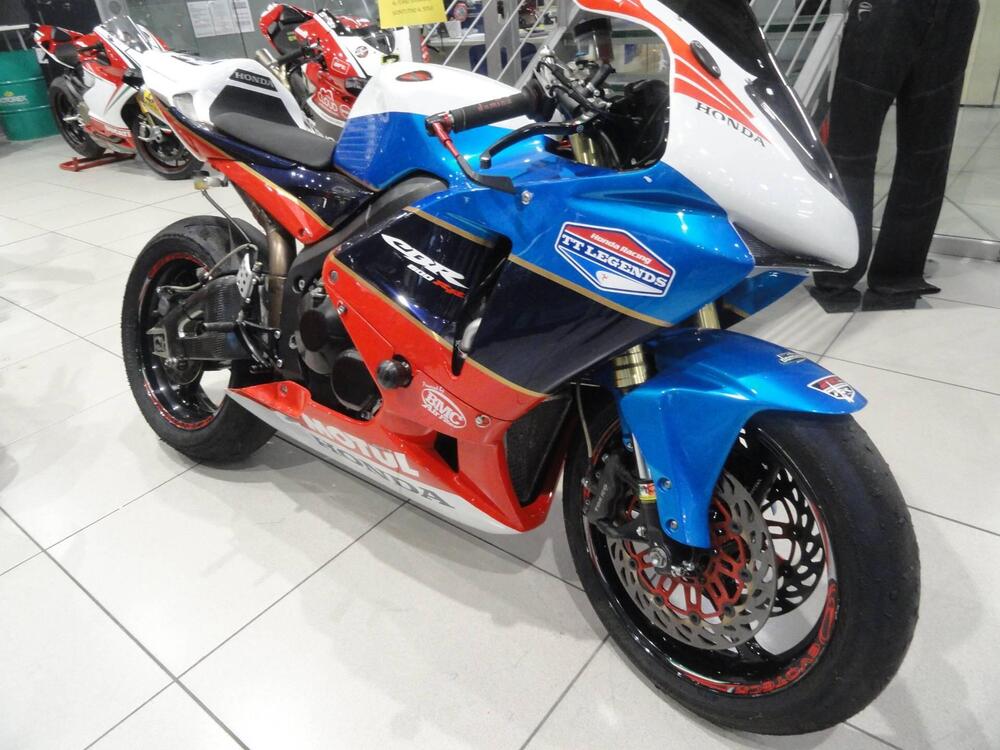 Honda CBR 600 RR (2005 - 06) (2)