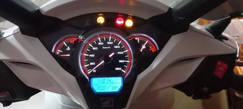 Honda SH 300 i ABS (2016 - 20) (11)
