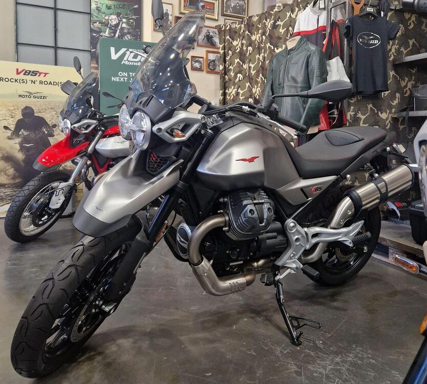 Moto Guzzi V85 Strada (2024 - 25)