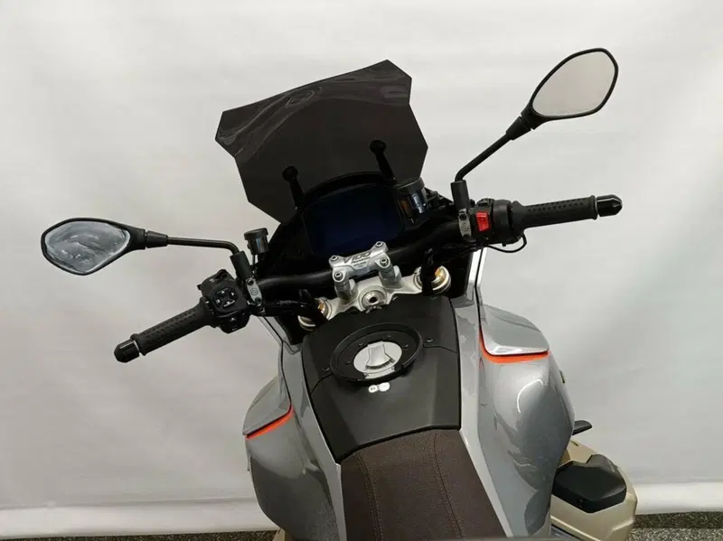 Moto Guzzi V100 Mandello S (2022 - 24) (6)