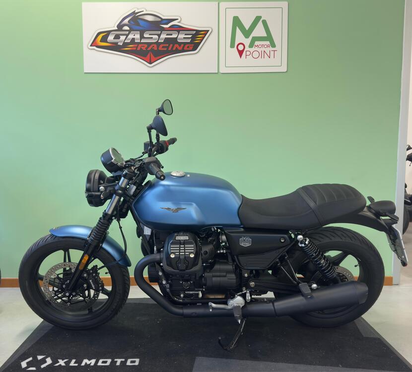 Moto Guzzi V7 Stone (2025) (2)