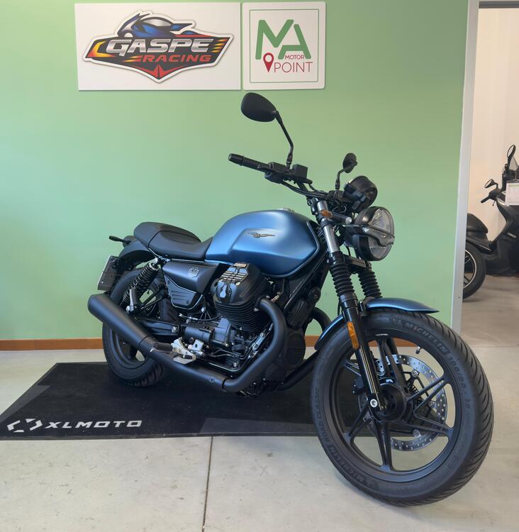 Moto Guzzi V7 Stone (2025) (3)