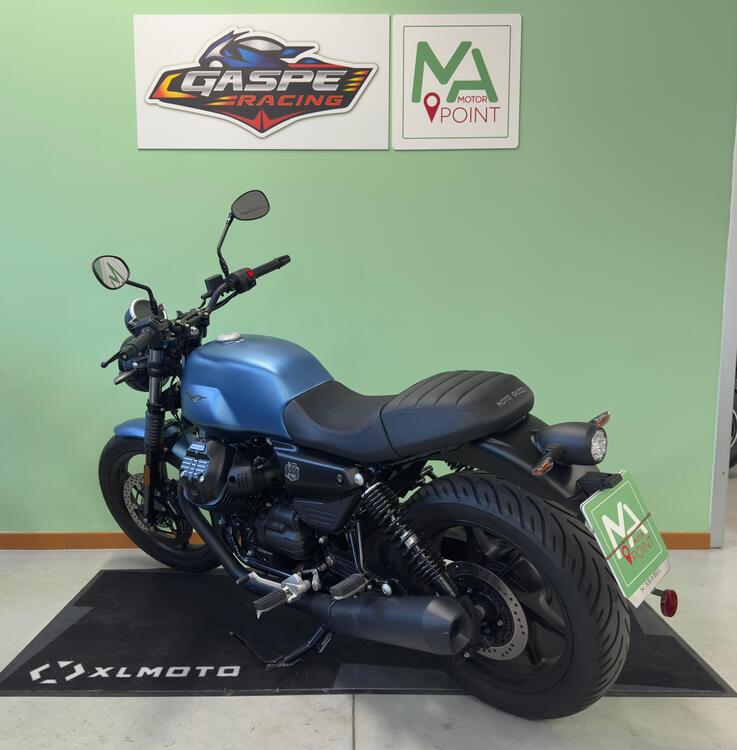 Moto Guzzi V7 Stone (2025) (5)