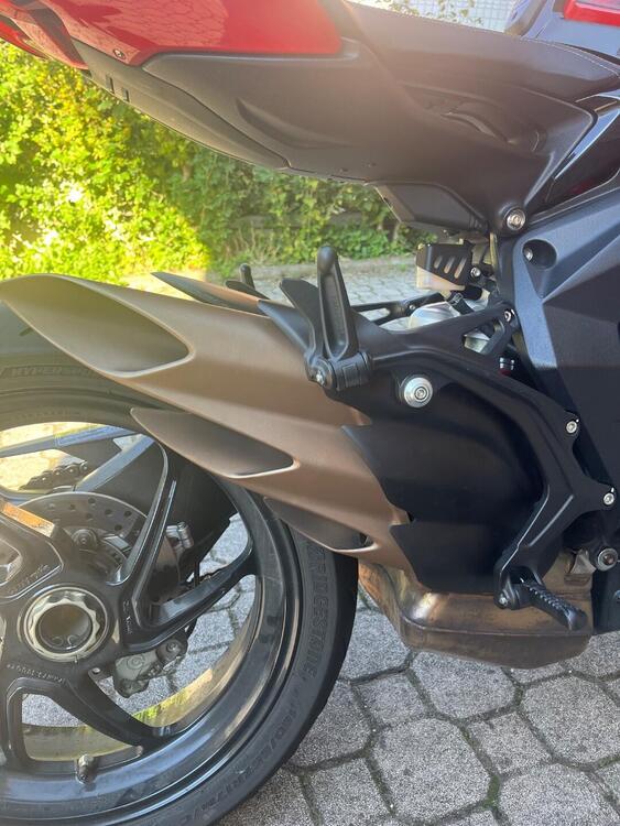 MV Agusta Brutale 800 Rosso (2021 - 23) (4)